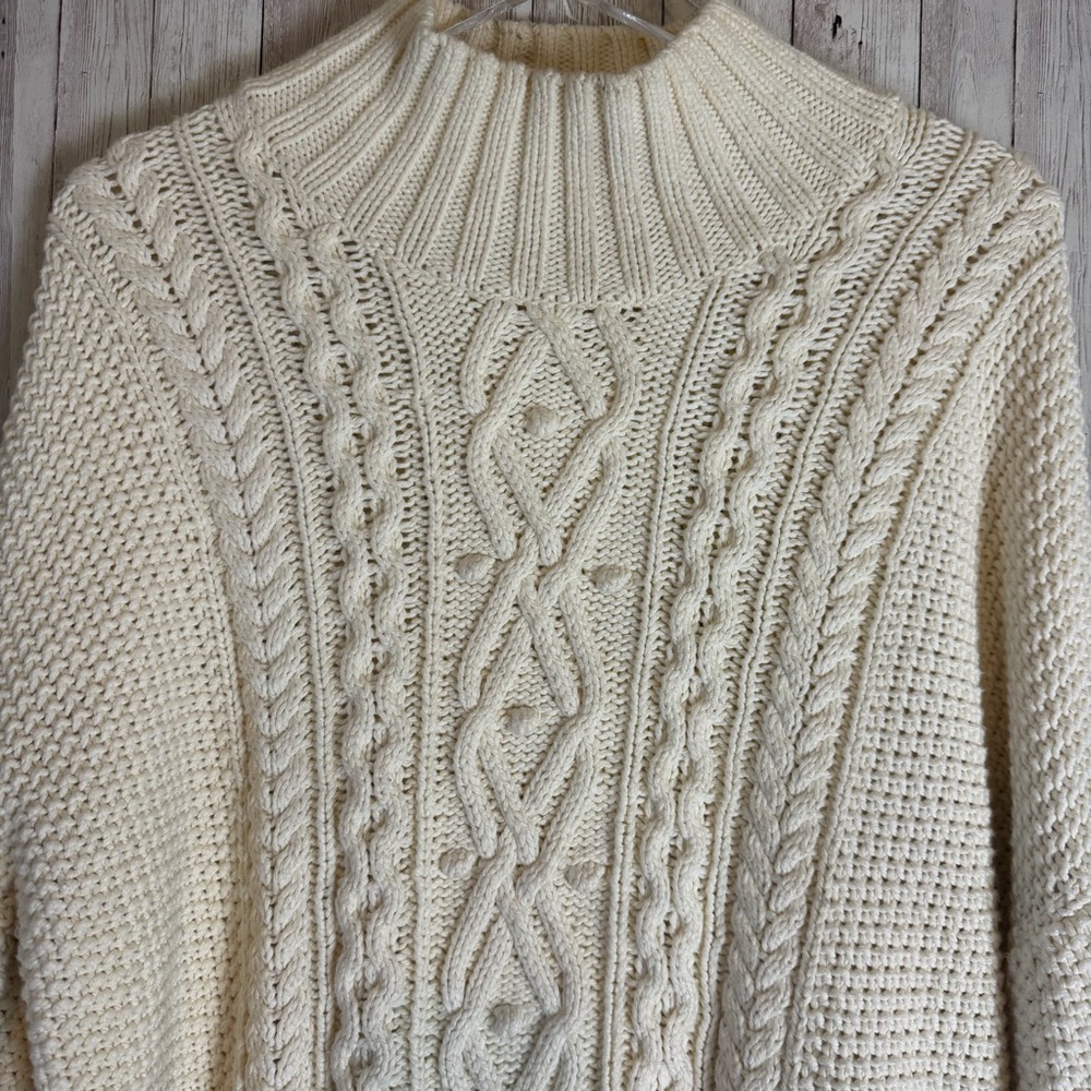 Vineyard Vines Tipped Island Cable Knit Fisherman Sweater - Picture 4 of 9